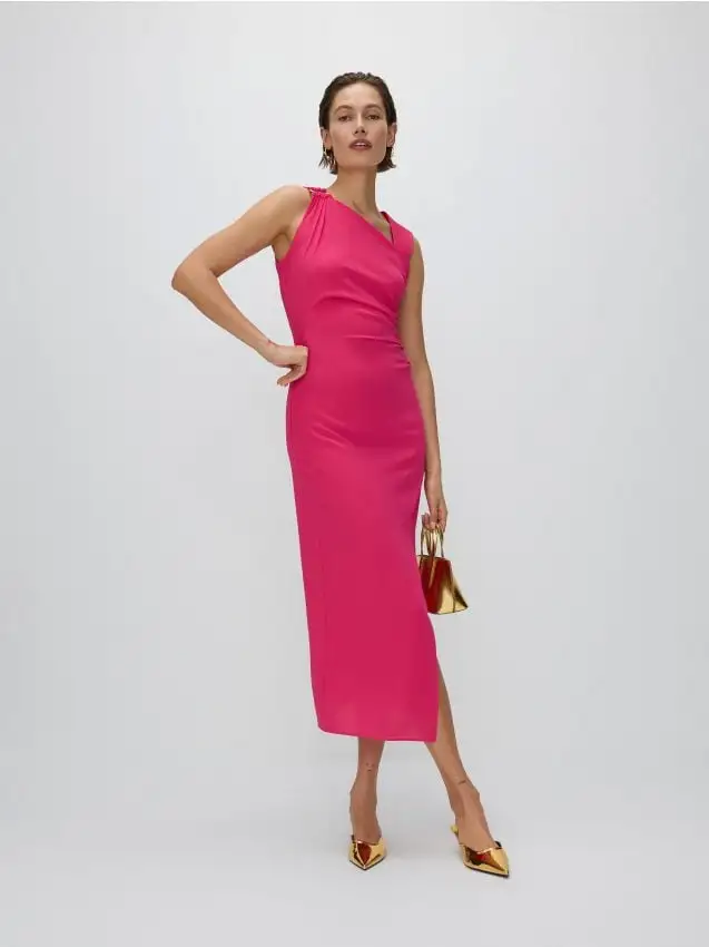 Vestito maxi con scollo asimmetrico Colore fucsia