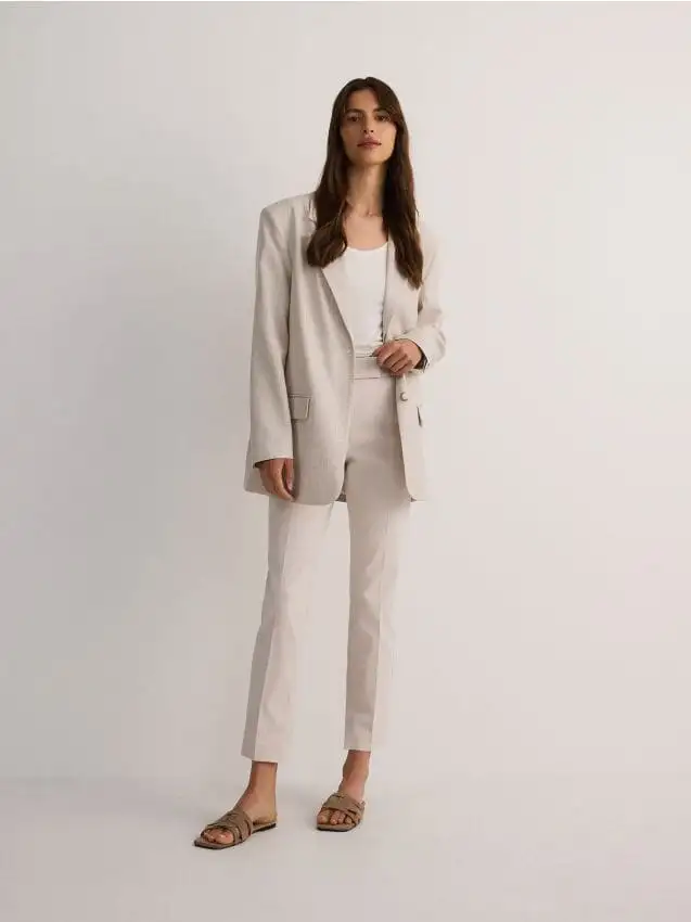 Pantaloni a sigaretta con piega stirata Colore beige