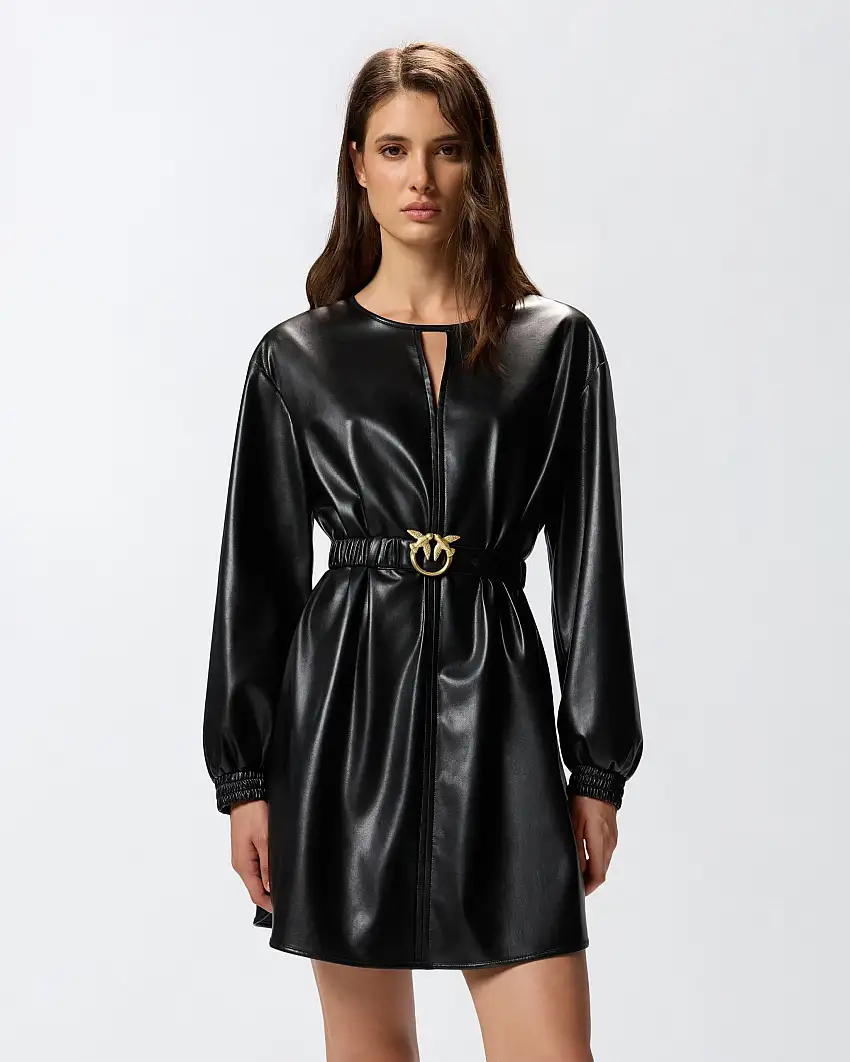 Abito in pella da donna di colore nero
