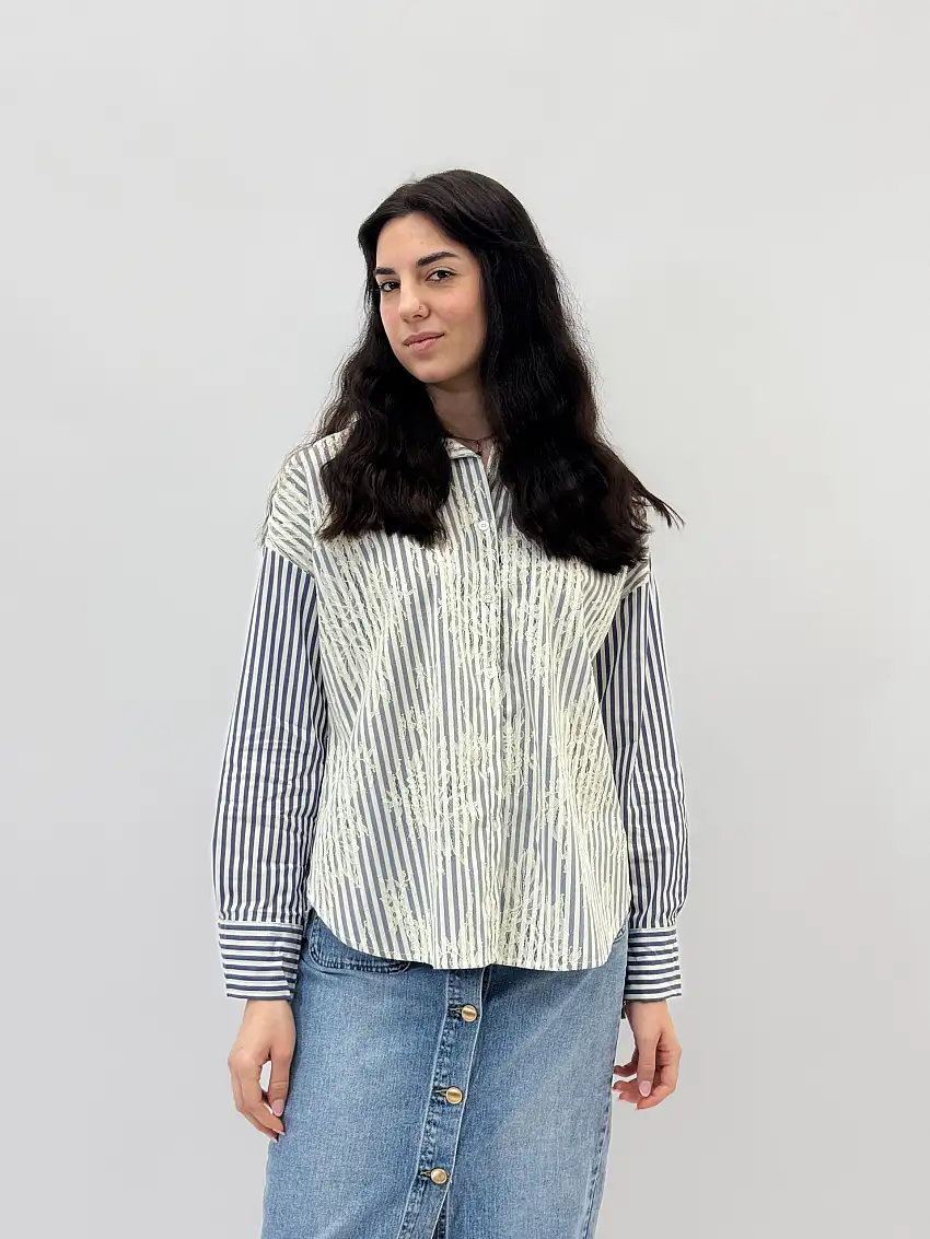 Camicia a righe con dettagli pizzo