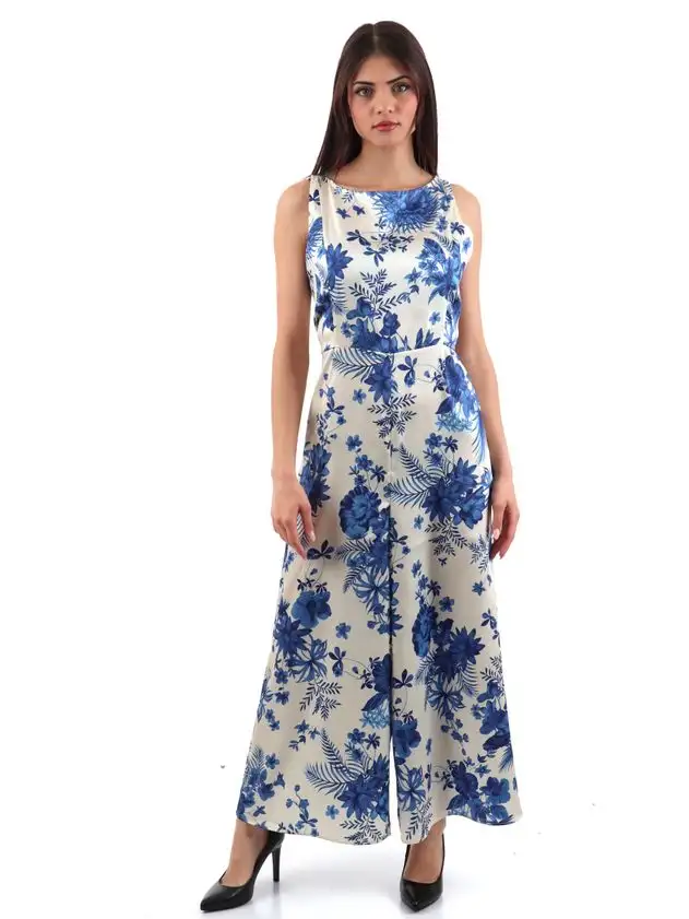 Tuta da donna di colore bianco e blu