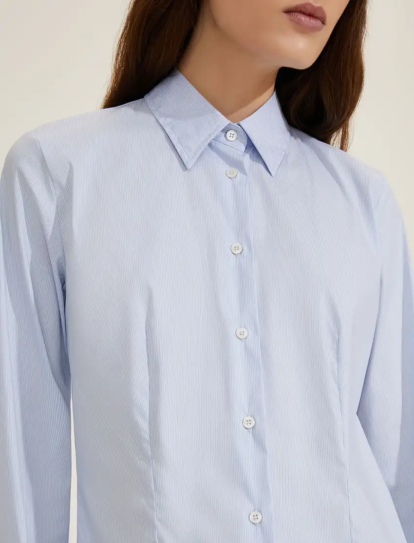 Camicia da donna di colore azzurro