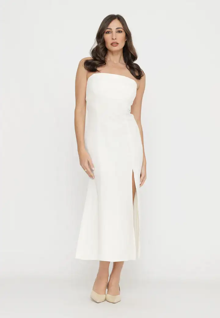 Abito da donna di colore bianco