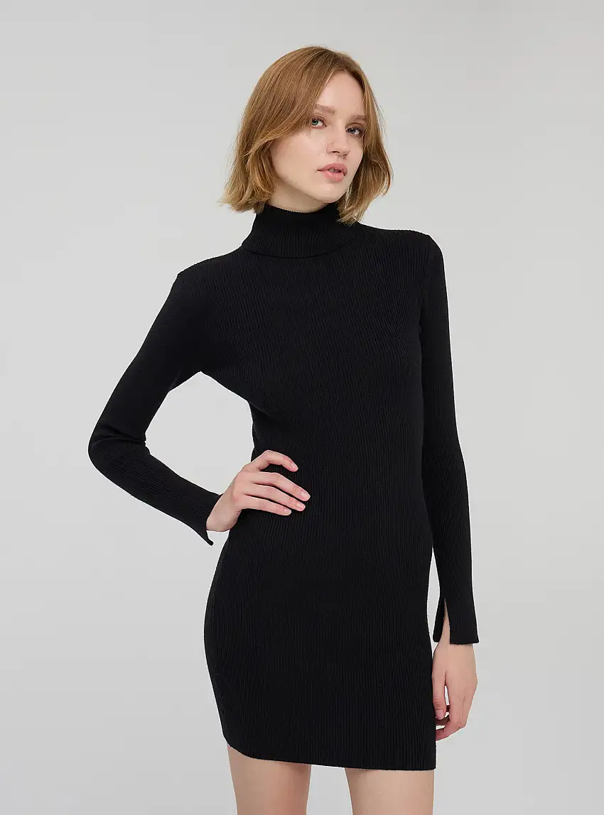 Vestito corto in maglia a dolcevita Nero