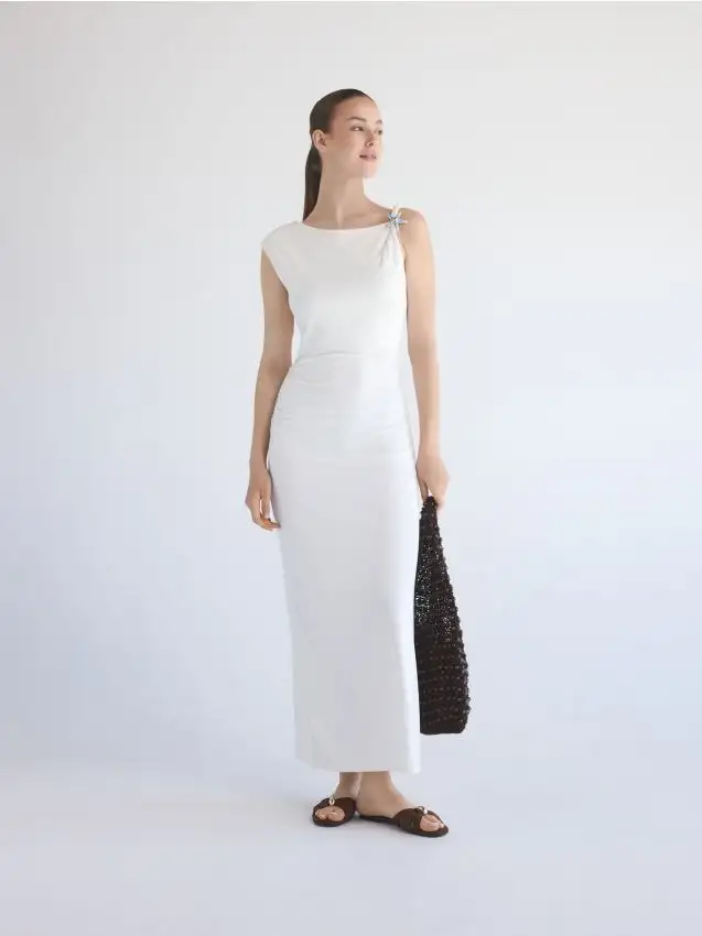 Abito con dettaglio decorativo Colore panna