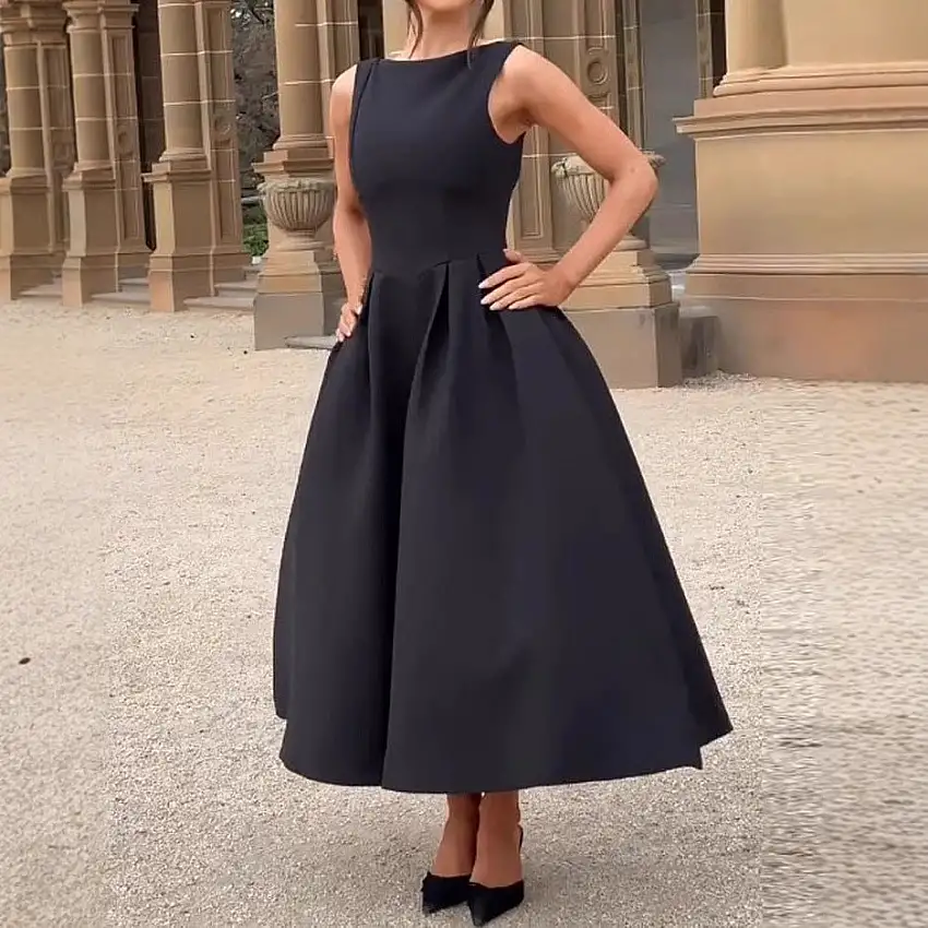 Abito Autunnale da Donna Lungo Senza Maniche con Dettaglio Intaglio Vita Alta e Orlo Asimmetrico in Nero o Rosa