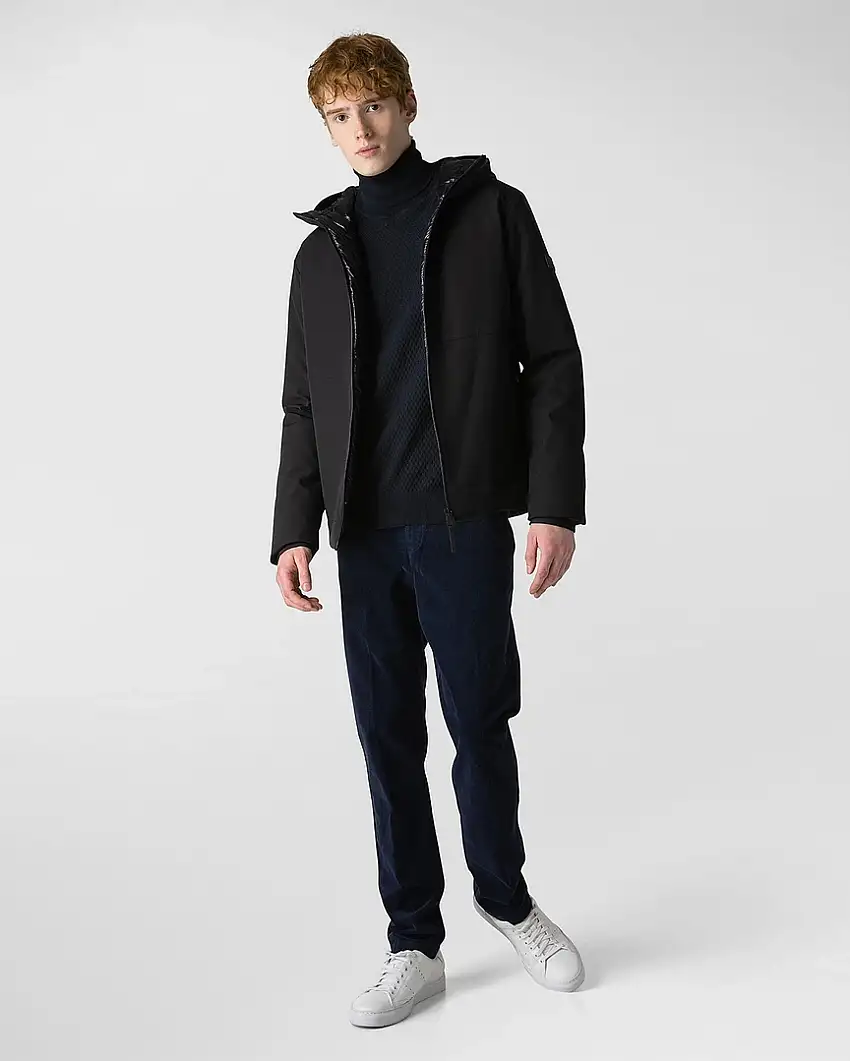 Giubbino Loge nero in tessuto tecnico accoppiato con cappuccio fisso