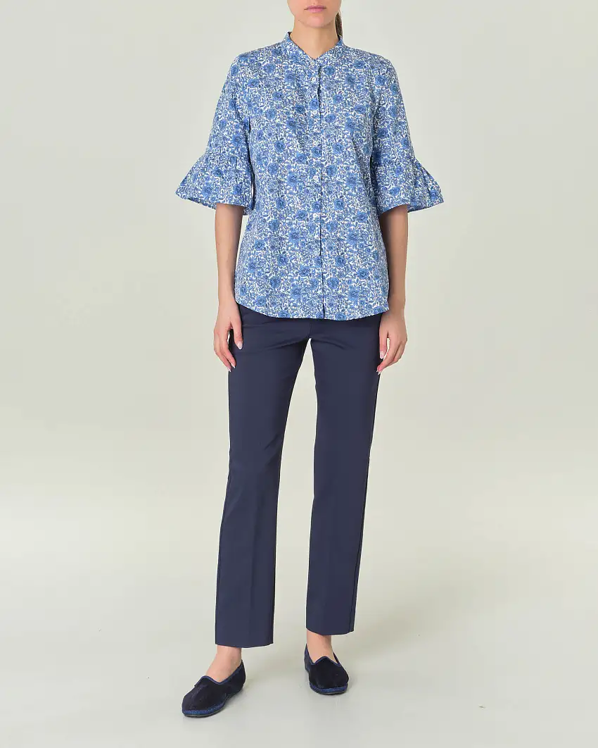 Pantaloni blu in tessuto di misto cotone stretch con piega stirata fronte e retro