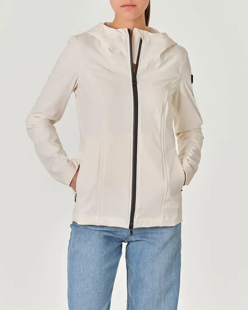 Giubbino color latte slim fit in tela di nylon elasticizzato effetto semi lucido con cappuccio