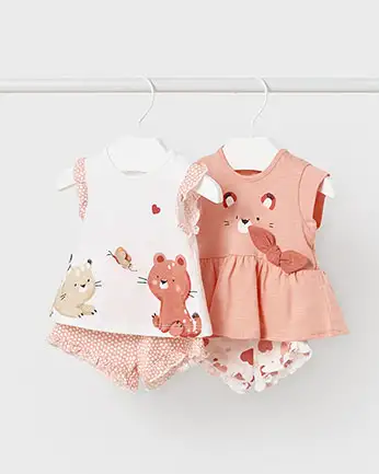 Completo composto da abitino albicocca e short bianchi in cotone con motivo micetto e cuori 4-9 mesi