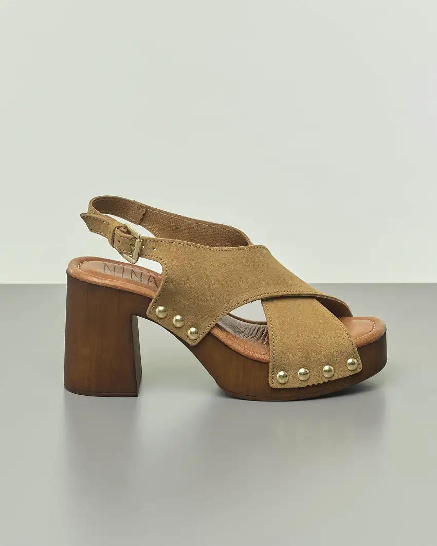 Sandali plateau in pelle scamociata color cuoio con fasce incrociata e cinturino alla caviglia