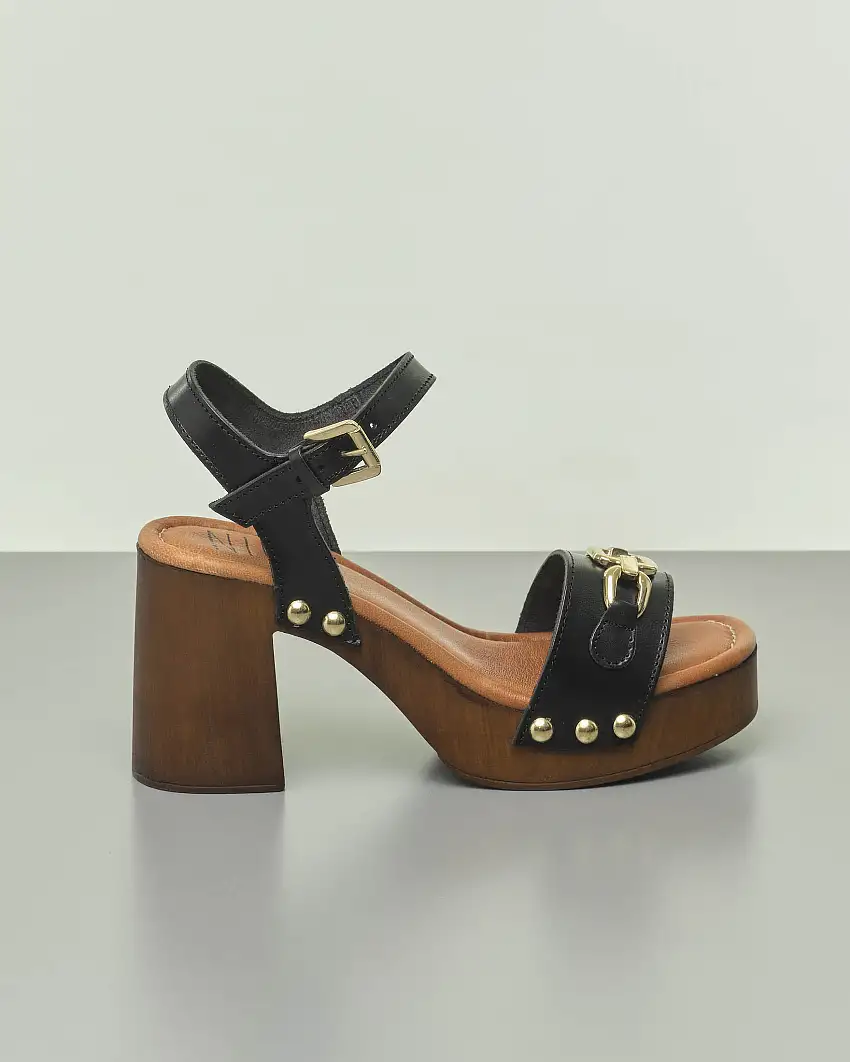 Sandali plateau dal tacco alto neri in pelle con morsetto e rivetti laterali in metallo