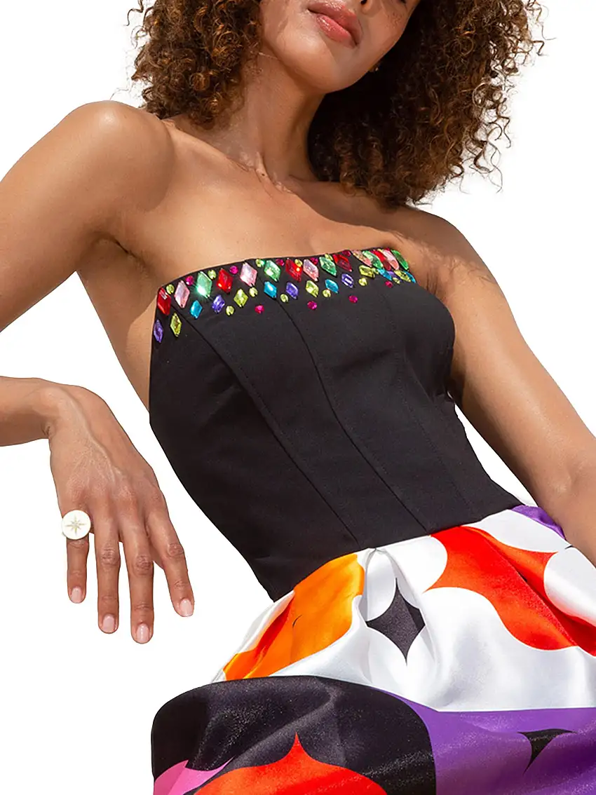 Top nero con pietre multicolor